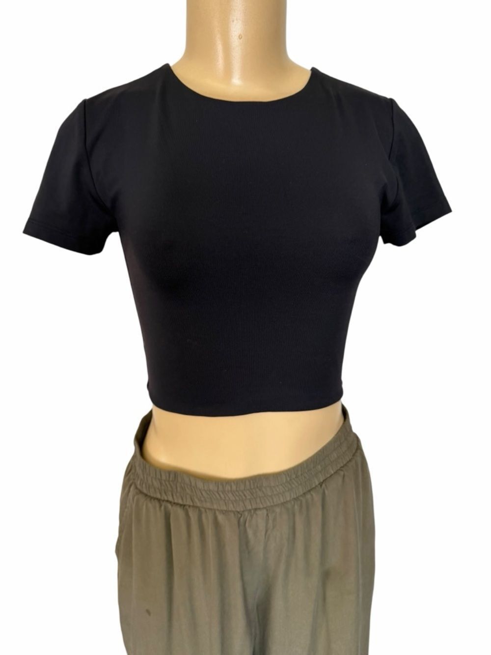 Aritzia Babaton Black Short Sleeve stretchy Cropped T-shirt small